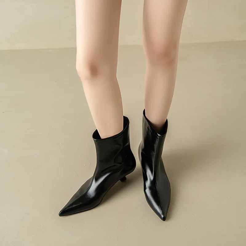 USS Shoes Ornela Women's Pointed Toe Ankle Boots
