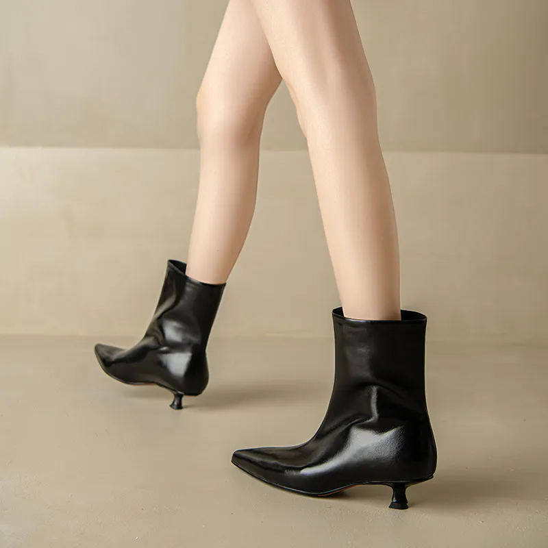 USS Shoes Ornela Women's Pointed Toe Ankle Boots