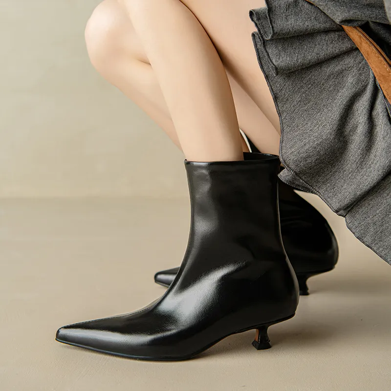 USS Shoes Ornela Women's Pointed Toe Ankle Boots